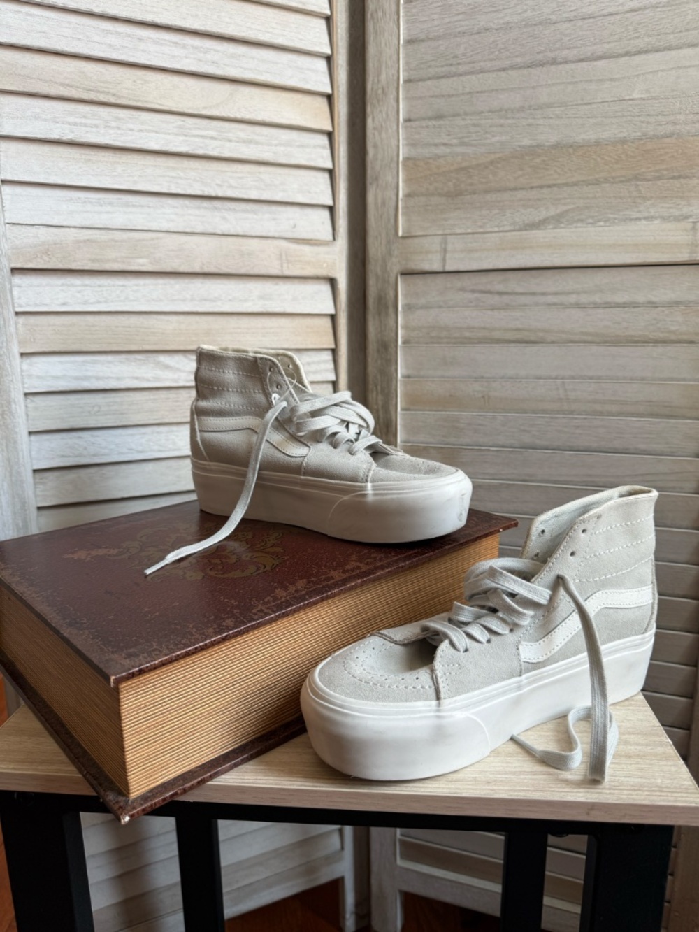 Vans Hightop Sneakers sz 6 Never Worn!